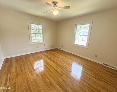 7 Regina Court - Photo Thumbnail 10