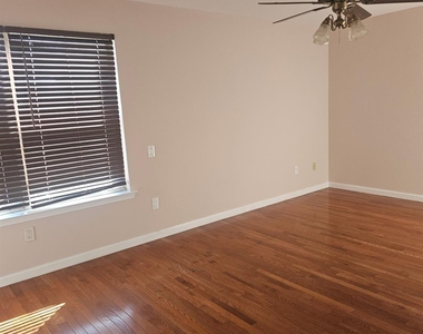 316 Ventnor Court - Photo Thumbnail 12