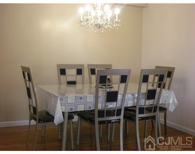 316 Ventnor Court - Photo Thumbnail 5