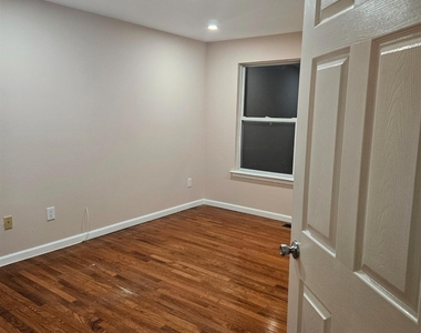 316 Ventnor Court - Photo Thumbnail 24