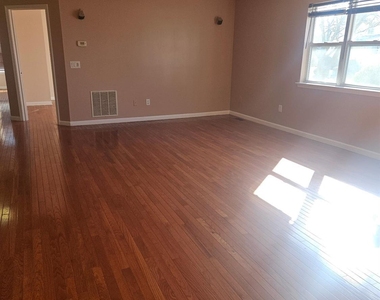 316 Ventnor Court - Photo Thumbnail 6