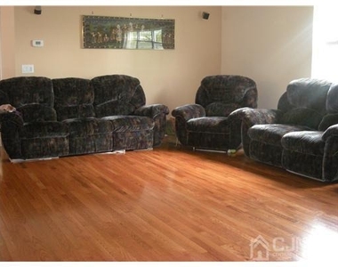 316 Ventnor Court - Photo Thumbnail 7