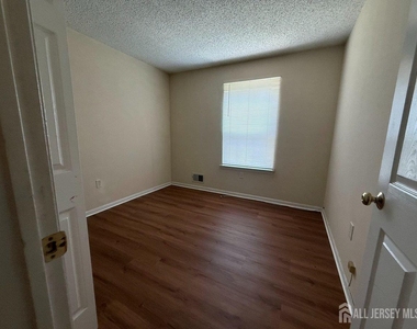 18 Guisborough Way - Photo Thumbnail 6