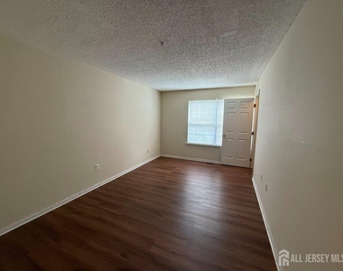 18 Guisborough Way - Photo Thumbnail 8