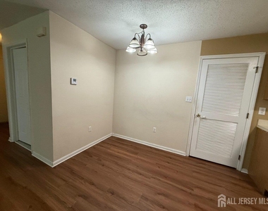18 Guisborough Way - Photo Thumbnail 5