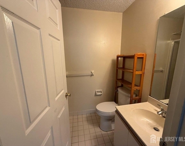 18 Guisborough Way - Photo Thumbnail 10