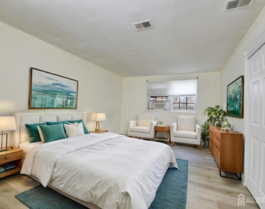 382 College Drive - Photo Thumbnail 7