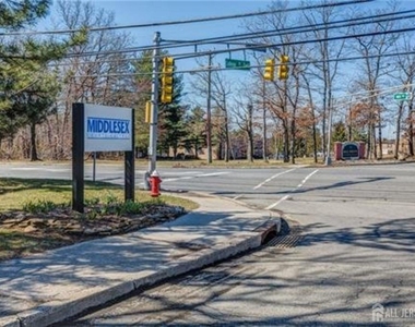 382 College Drive - Photo Thumbnail 14
