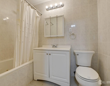 382 College Drive - Photo Thumbnail 12