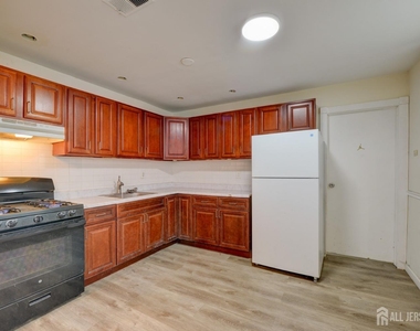 382 College Drive - Photo Thumbnail 6