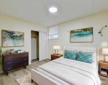 382 College Drive - Photo Thumbnail 10