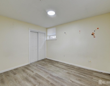 382 College Drive - Photo Thumbnail 11