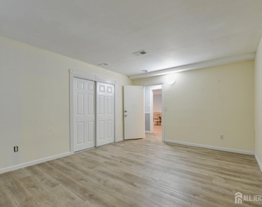 382 College Drive - Photo Thumbnail 9