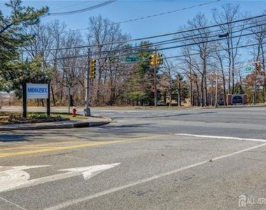 382 College Drive - Photo Thumbnail 17