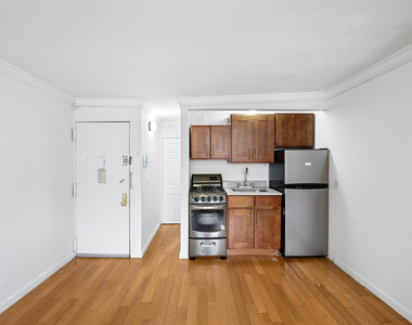 222 1st Avenue - Photo Thumbnail 3