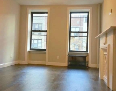 318 E 90th Street - Photo Thumbnail 1