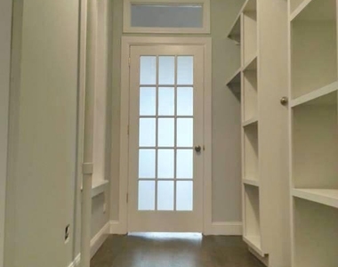 318 E 90th Street - Photo Thumbnail 4