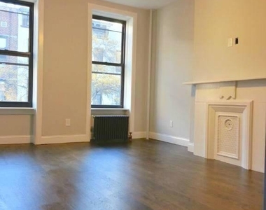 318 E 90th Street - Photo Thumbnail 2