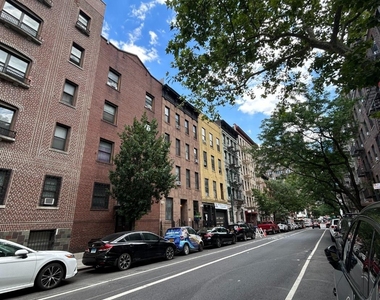 419 W 44th Street - Photo Thumbnail 16