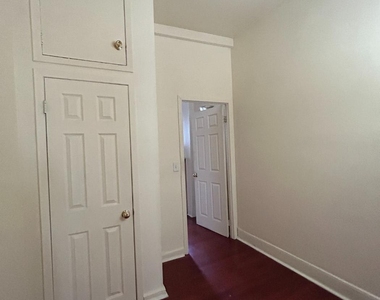 419 W 44th Street - Photo Thumbnail 12