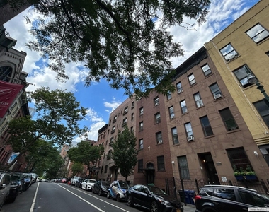 419 W 44th Street - Photo Thumbnail 15
