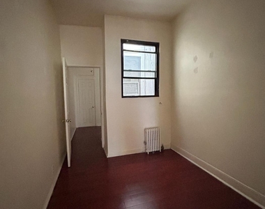 419 W 44th Street - Photo Thumbnail 10