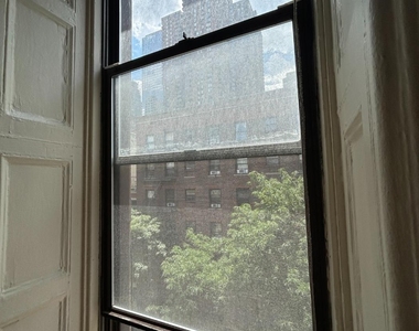 419 W 44th Street - Photo Thumbnail 17