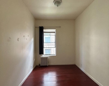 419 W 44th Street - Photo Thumbnail 6
