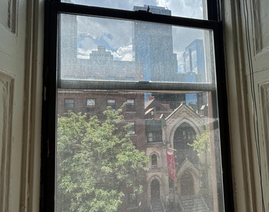 419 W 44th Street - Photo Thumbnail 2