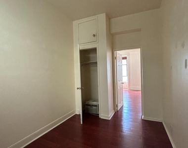 419 W 44th Street - Photo Thumbnail 7