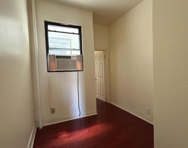 419 W 44th Street - Photo Thumbnail 11