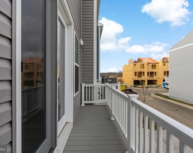 646 Hemsworth Lane - Photo Thumbnail 4