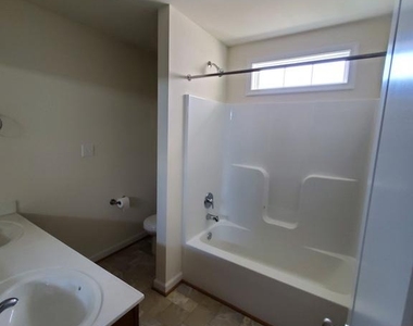 233 Kanter Drive - Photo Thumbnail 34