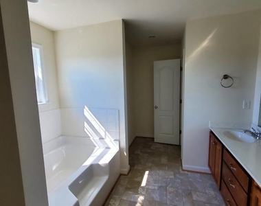 233 Kanter Drive - Photo Thumbnail 14