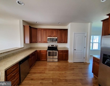 233 Kanter Drive - Photo Thumbnail 4