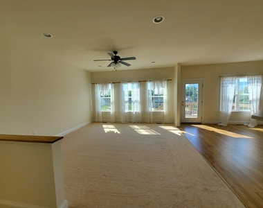 233 Kanter Drive - Photo Thumbnail 3