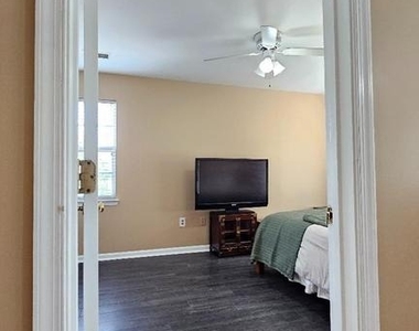 1037 Gardenview Loop - Photo Thumbnail 12