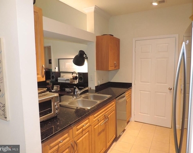 12941 Centre Park Circle - Photo Thumbnail 3