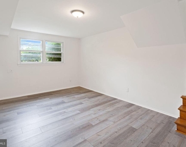 7106 Jayhawk Street - Photo Thumbnail 14