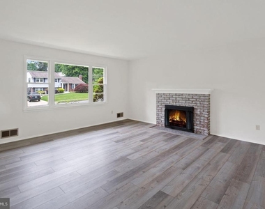 7106 Jayhawk Street - Photo Thumbnail 5