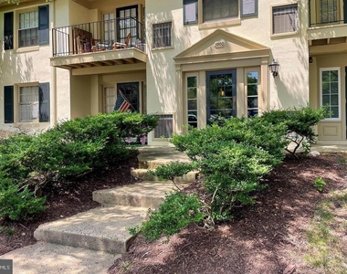 5900 Surrey Hill Place - Photo Thumbnail 15