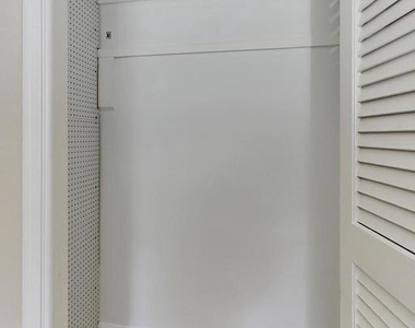5900 Surrey Hill Place - Photo Thumbnail 8