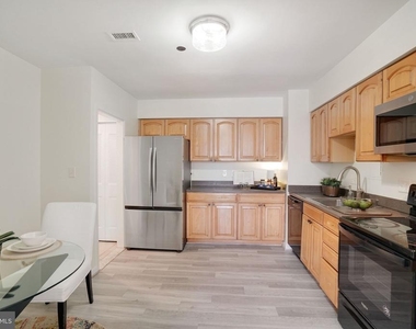 3713 S George Mason Drive - Photo Thumbnail 5
