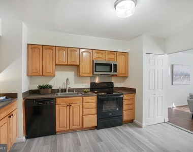 3713 S George Mason Drive - Photo Thumbnail 6