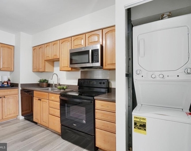 3713 S George Mason Drive - Photo Thumbnail 7