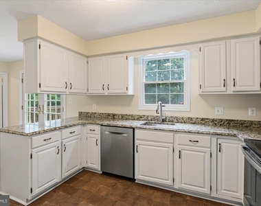 9708 Locust Hill Drive - Photo Thumbnail 13