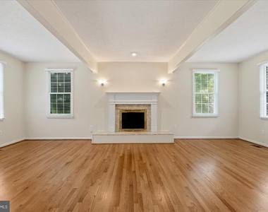 9708 Locust Hill Drive - Photo Thumbnail 4
