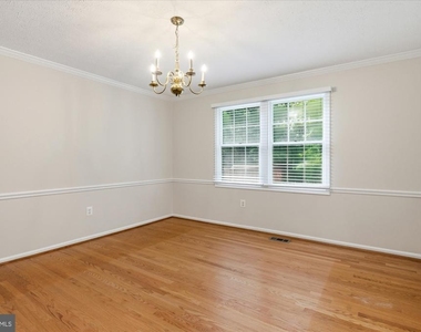 9708 Locust Hill Drive - Photo Thumbnail 12
