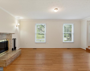 9708 Locust Hill Drive - Photo Thumbnail 11