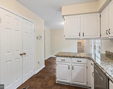 9708 Locust Hill Drive - Photo Thumbnail 14
